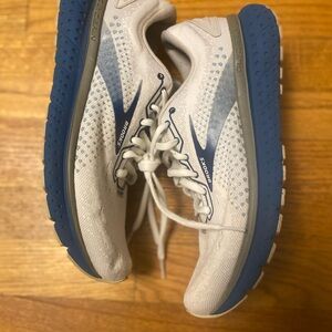 Brooks Men's Launch 7 Athletic Shoes in White and Blue